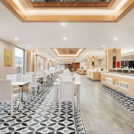 Apartamento Ramada & Suites By Wyndham Kusadası