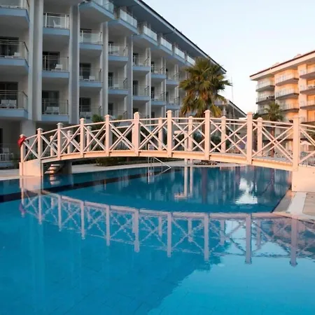 Ramada & Suites By Wyndham Kusadası