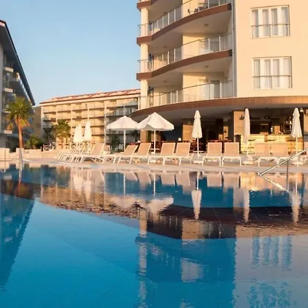Ramada & Suites By Wyndham Apartman Kusadası