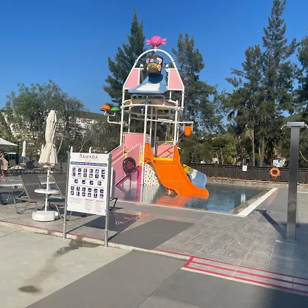 Ramada & Suites By Wyndham Apartman Kusadası